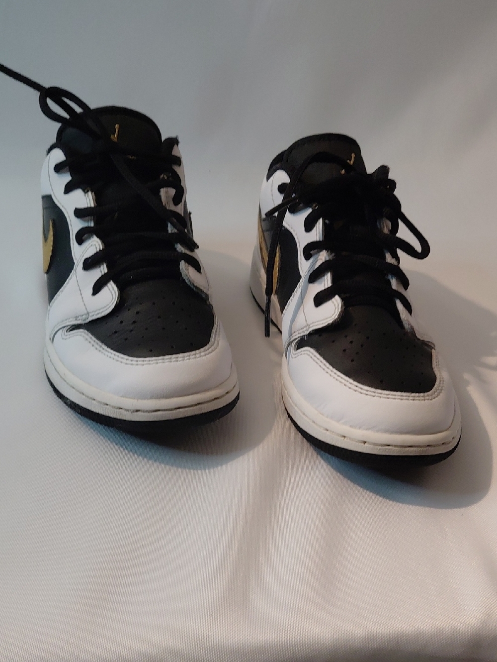 Jordan Kids Black & White Sneakers with Gold Swoosh Sz 4